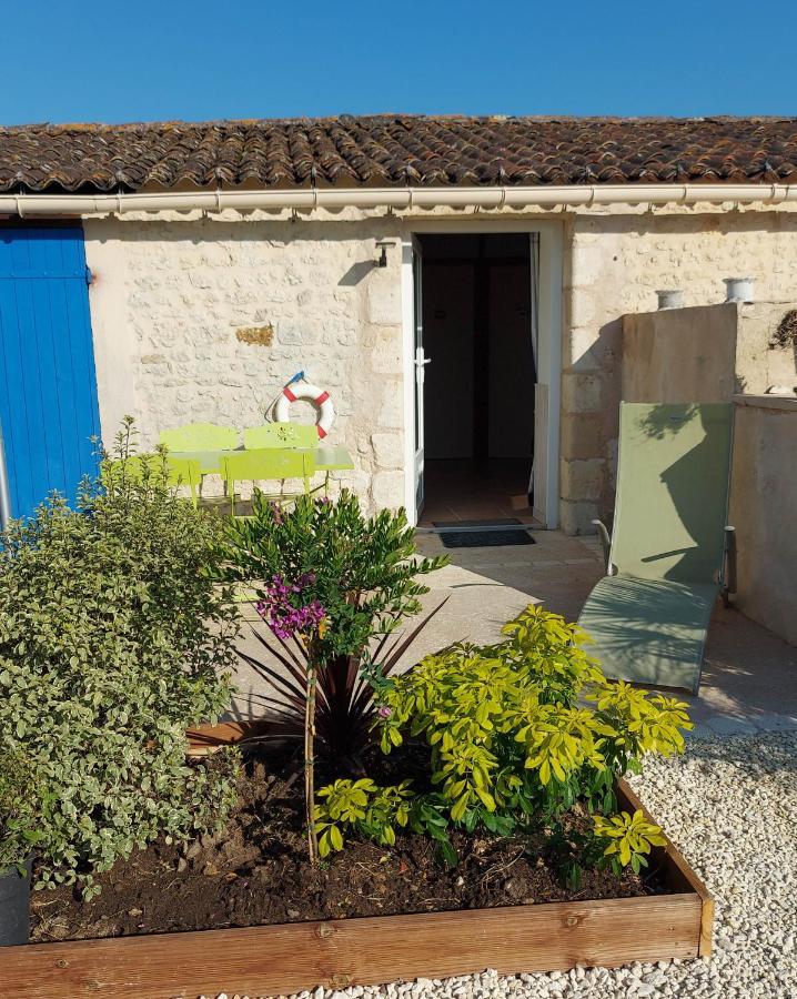 Bed and Breakfast Moulin De Mauzac Saint-Just-Luzac Екстер'єр фото
